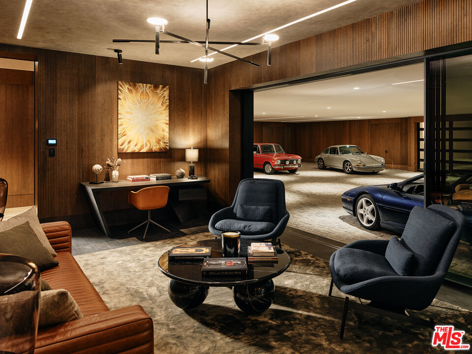 401 North Tigertail Road Los Angeles, CA 90049 - Photo 38 of 41 a room with furniture