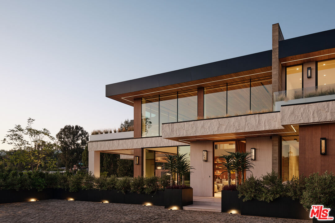 401 North Tigertail Road Los Angeles, CA 90049 - Photo 41 of 41 a front view of a building with garden