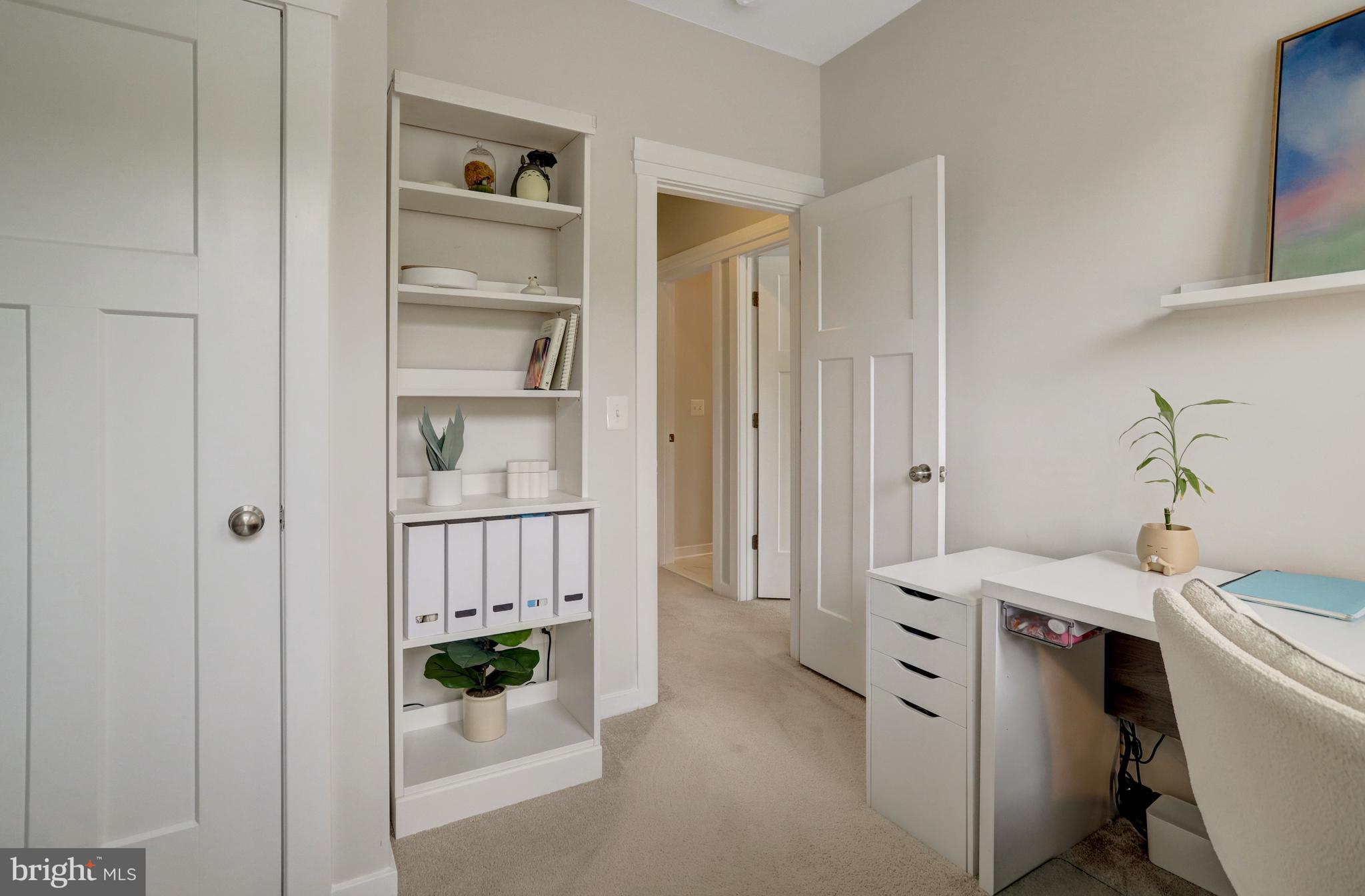 9180 Snowden Ashford Road Lorton, VA 22079 - Photo 15 of 28 a room with a cabinets and a window