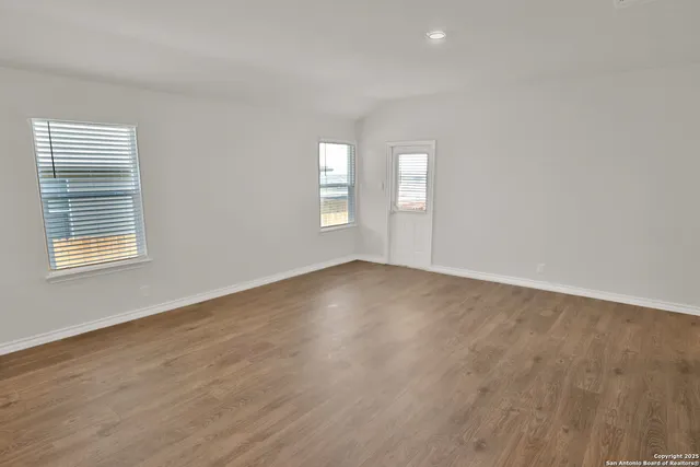 $2,200 | 183 Ringed Plover, San Antonio, TX 78253