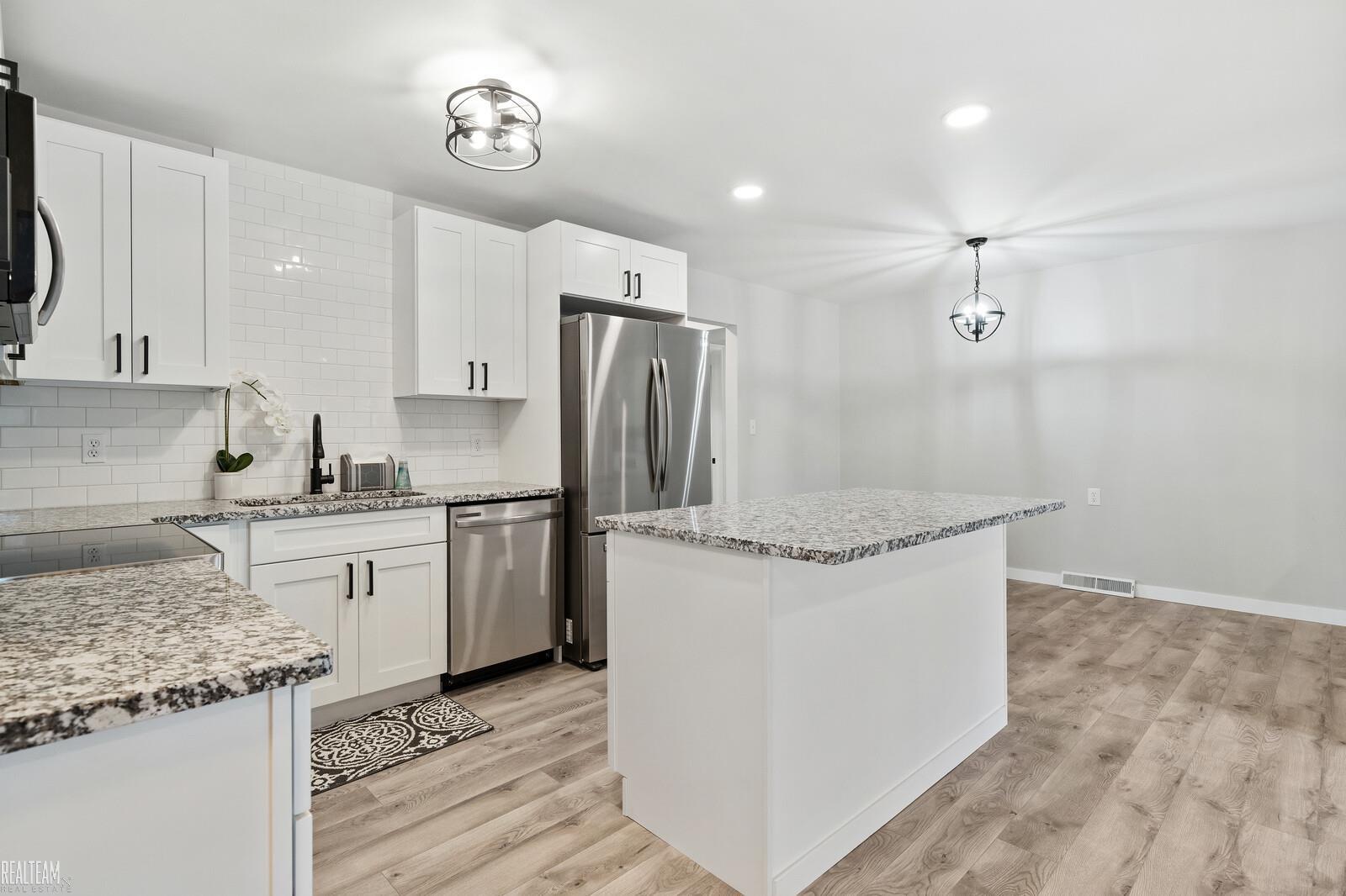 56301 Omo Road Macomb, MI 48042 - Photo 11 of 47