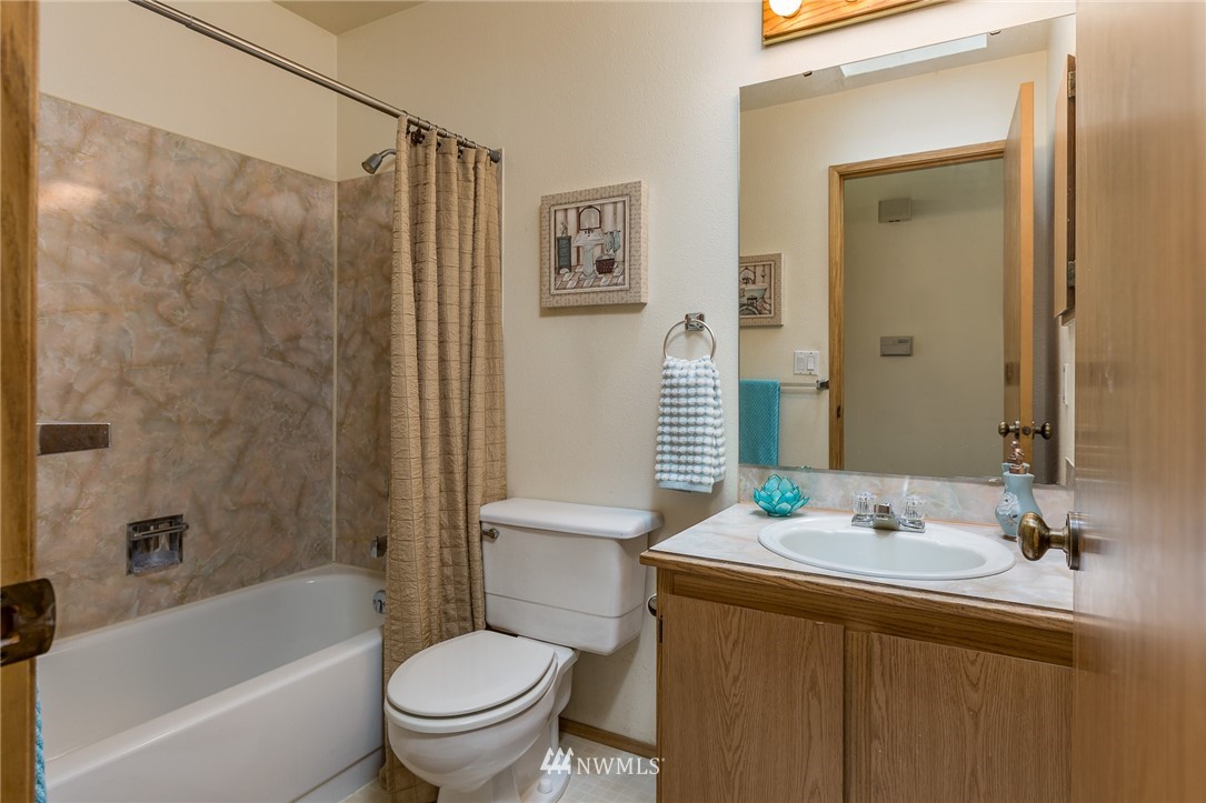 19613 138th Avenue Southeast Renton, WA 98058 - Photo 19 of 22