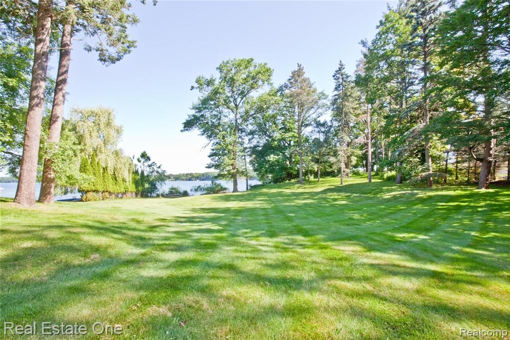 450 Gallogly Road Lake Angelus, MI 48326 - Photo 11 of 14
