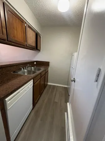 $900 | 201 Pine Meadow Drive, Unit A, Kennedale, TX 76060