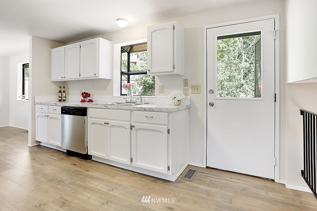 17323 18th Avenue Southeast Bothell, WA 98012 - Photo 5 of 16