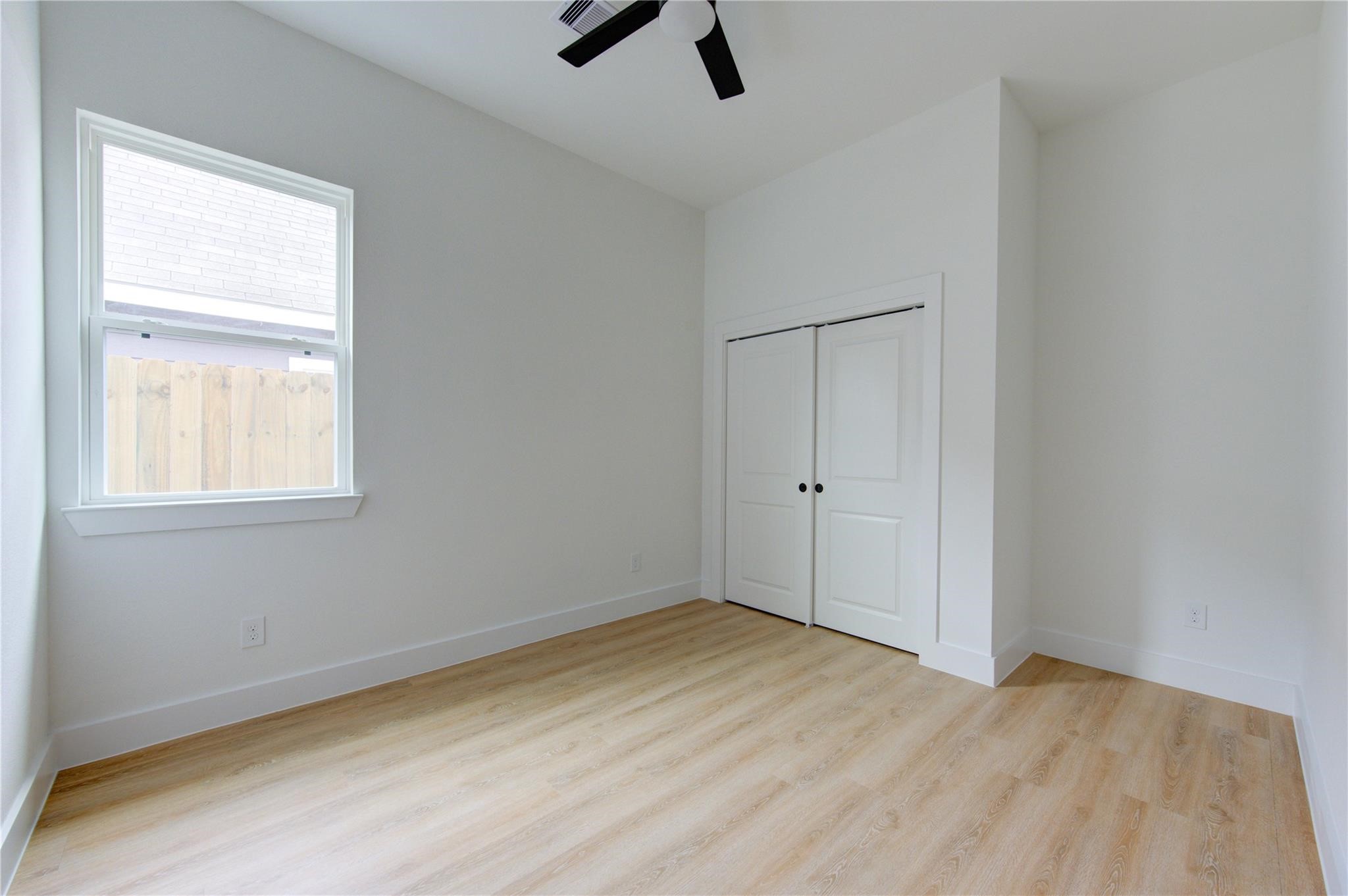 4029 Knoxville Street, Unit B Houston, TX 77051 - Photo 12 of 33 an empty room with a window and a ceiling fan