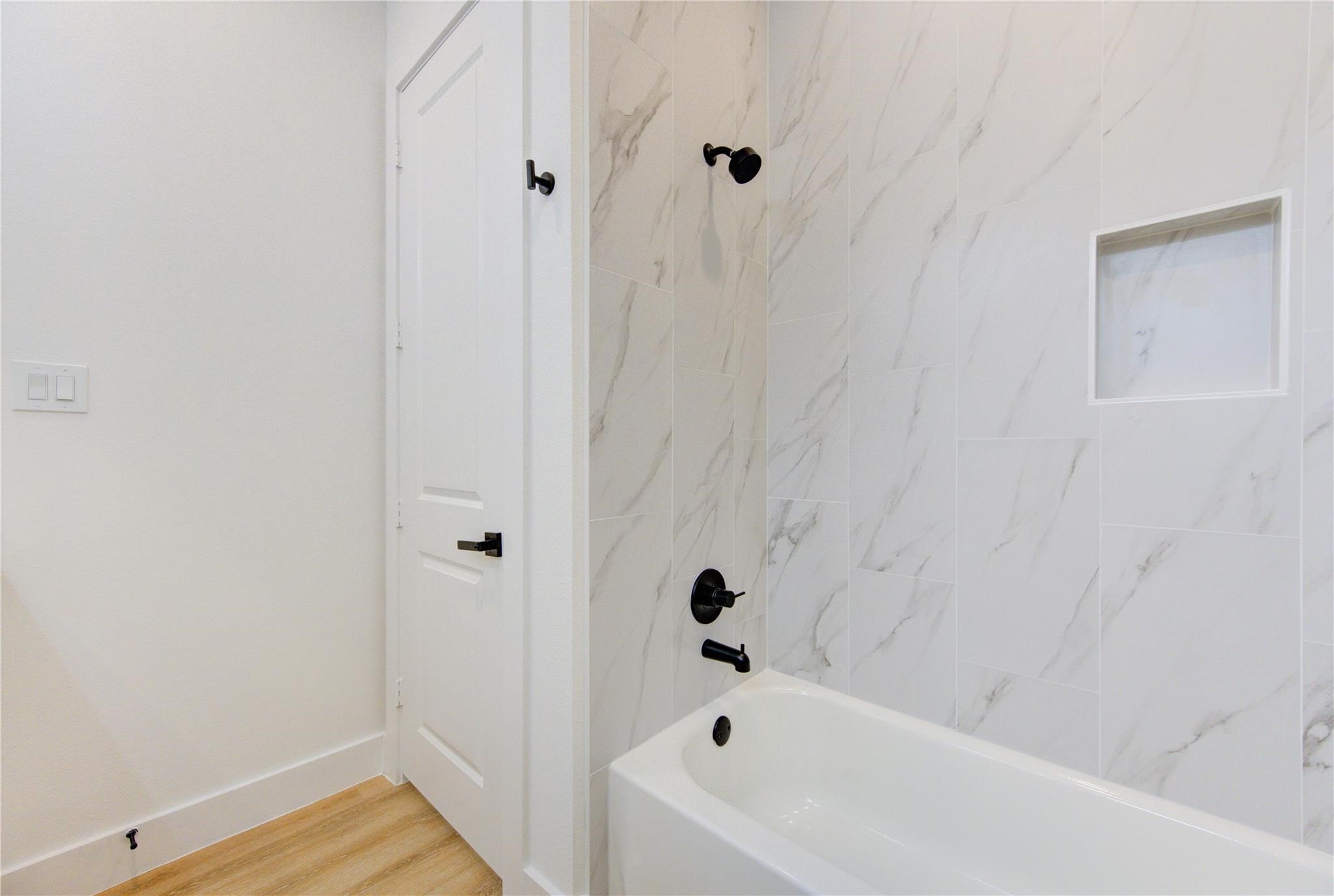 4029 Knoxville Street, Unit B Houston, TX 77051 - Photo 21 of 33 a bathroom with a bathtub