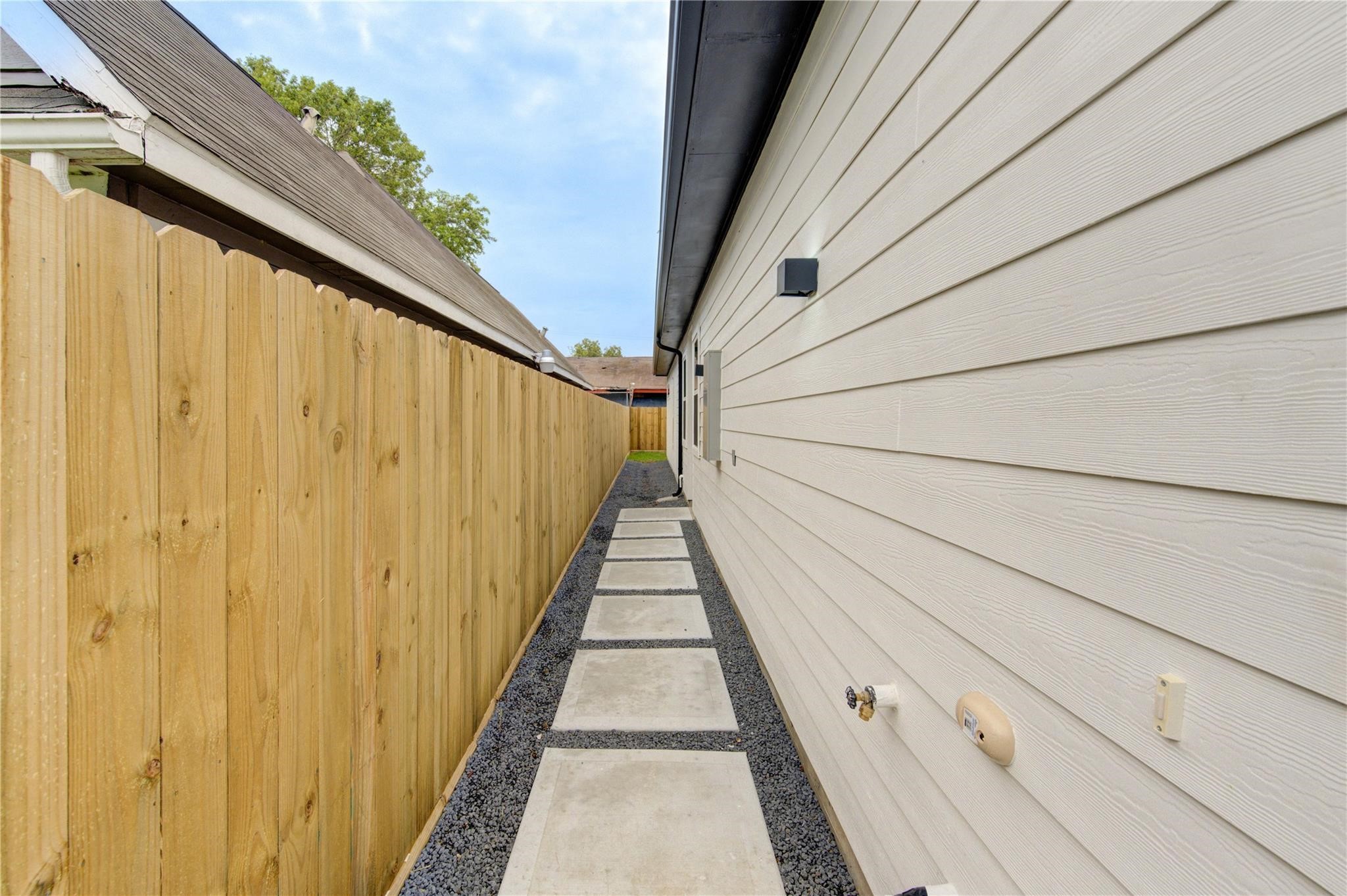 4029 Knoxville Street, Unit B Houston, TX 77051 - Photo 31 of 33 a view of balcony with wooden floor