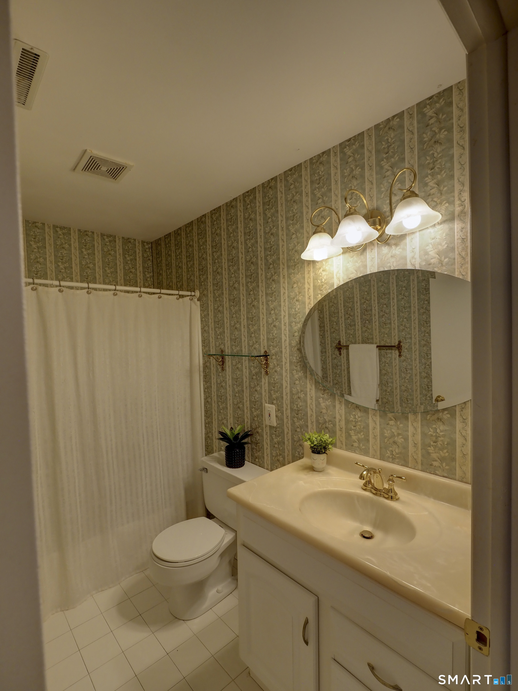 412 Pilgrims Harbor, Unit 412 Wallingford, CT 06492 - Photo 16 of 22 a bathroom with a sink toilet and shower