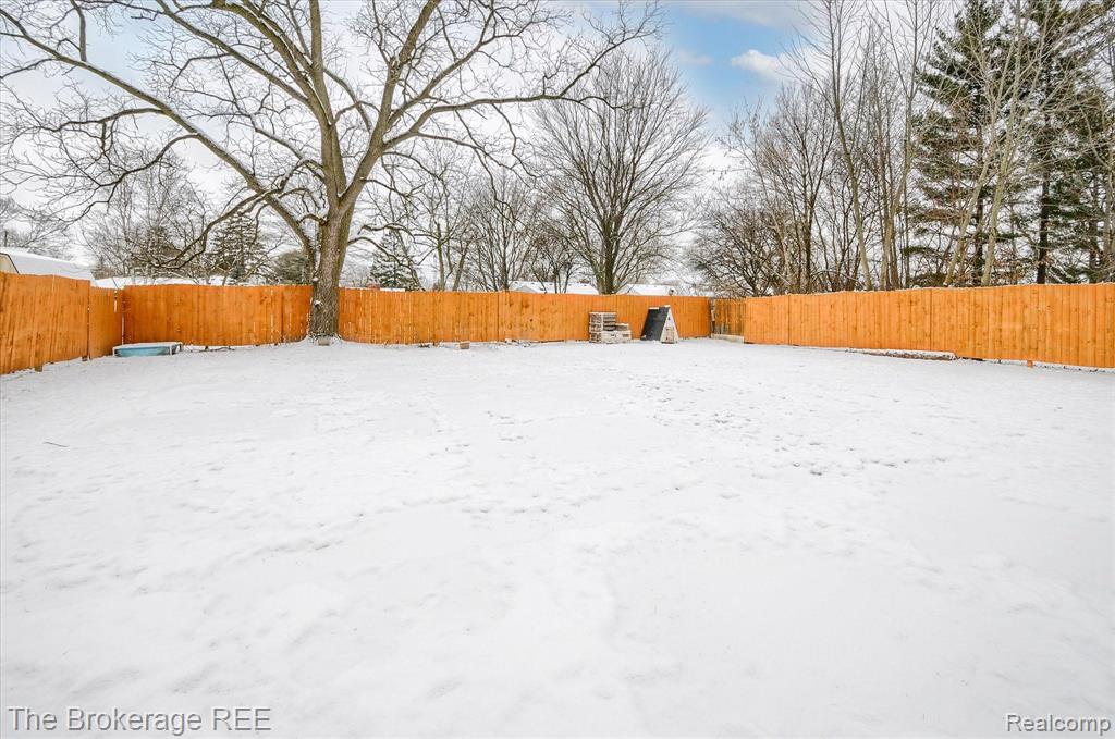 2477 Covert Road Burton, MI 48509 - Photo 8 of 41
