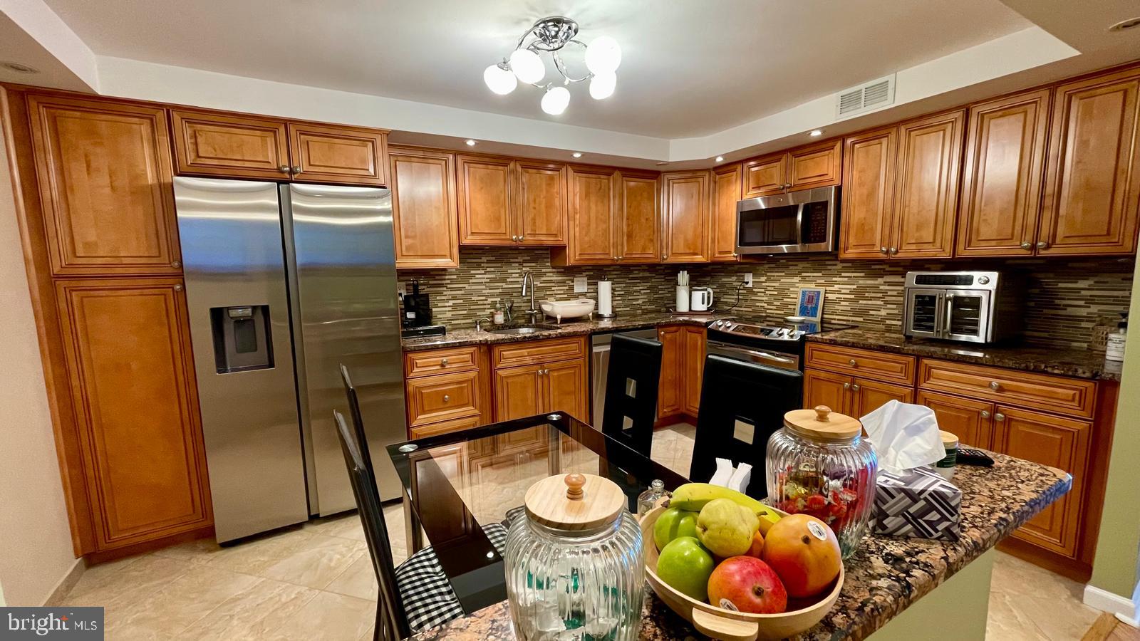 2131 Welsh Road, Unit 212 Philadelphia, PA 19115 - Photo 11 of 41 KITCHEN