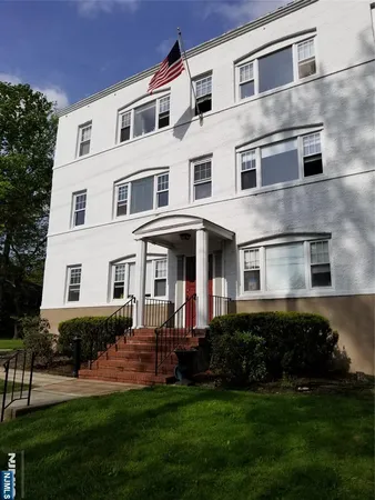 $1,825 | 68 Magnolia Avenue, Unit 6, Hillsdale, NJ 07642