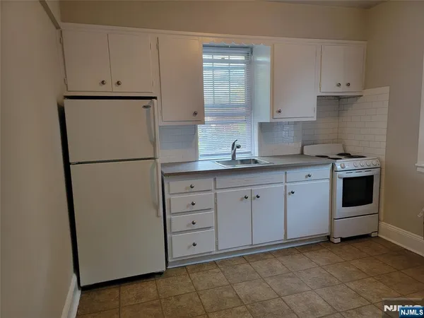 $1,825 | 68 Magnolia Avenue, Unit 6, Hillsdale, NJ 07642