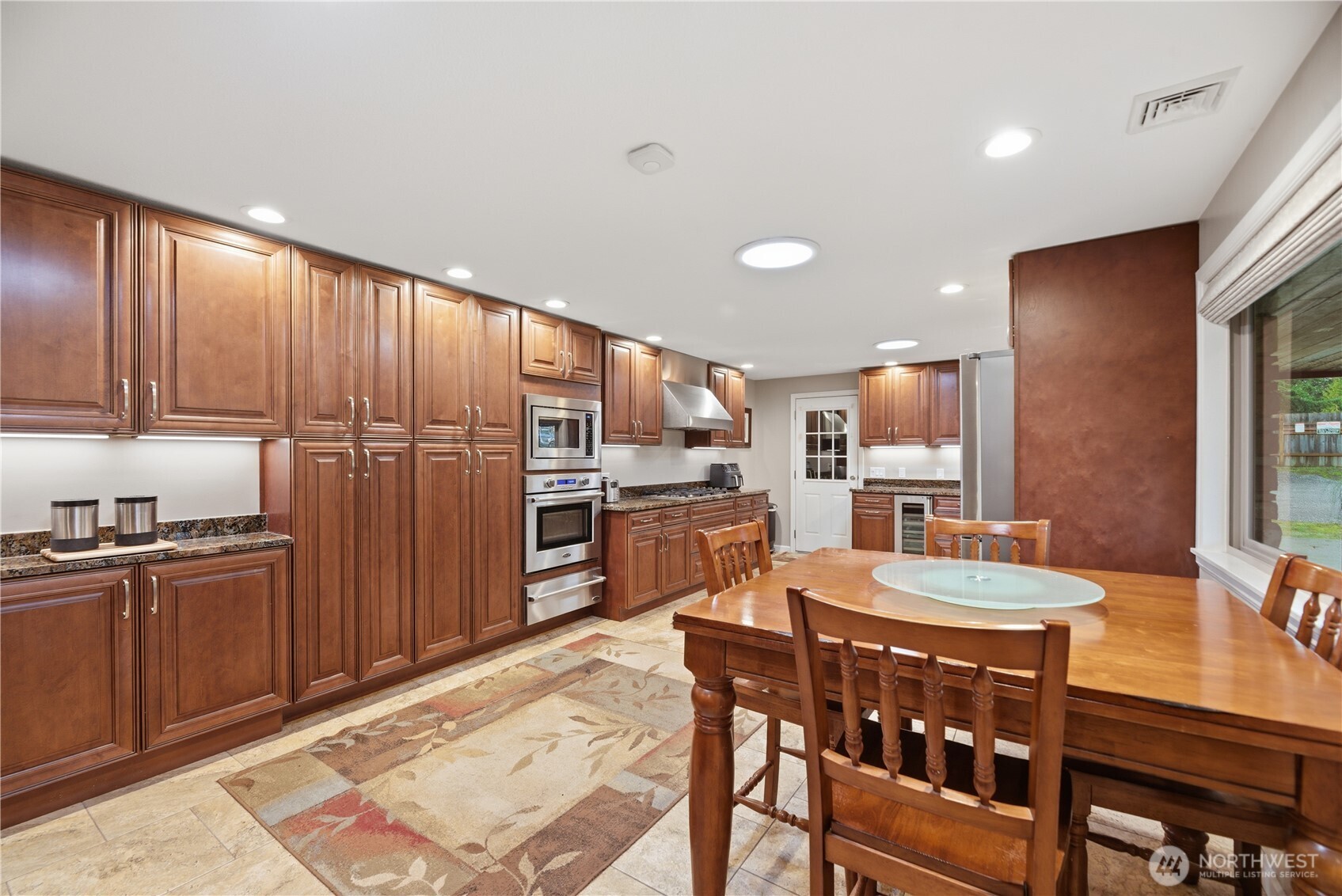 13201 Southeast 208th Street Kent, WA 98042 - Photo 5 of 31