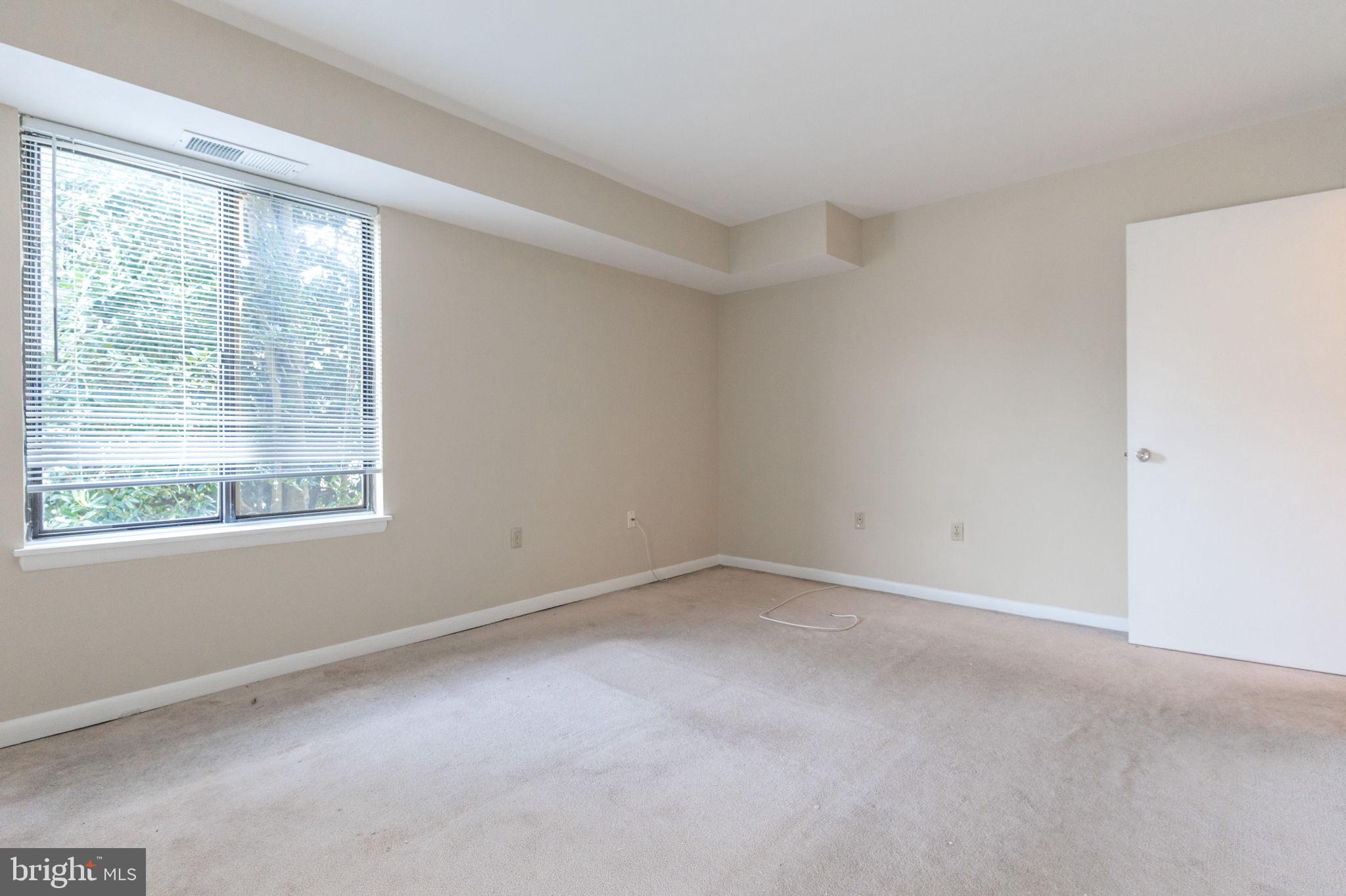 9653 White Acre Road, Unit B2 Columbia, MD 21045 - Photo 23 of 28 an empty room with a window