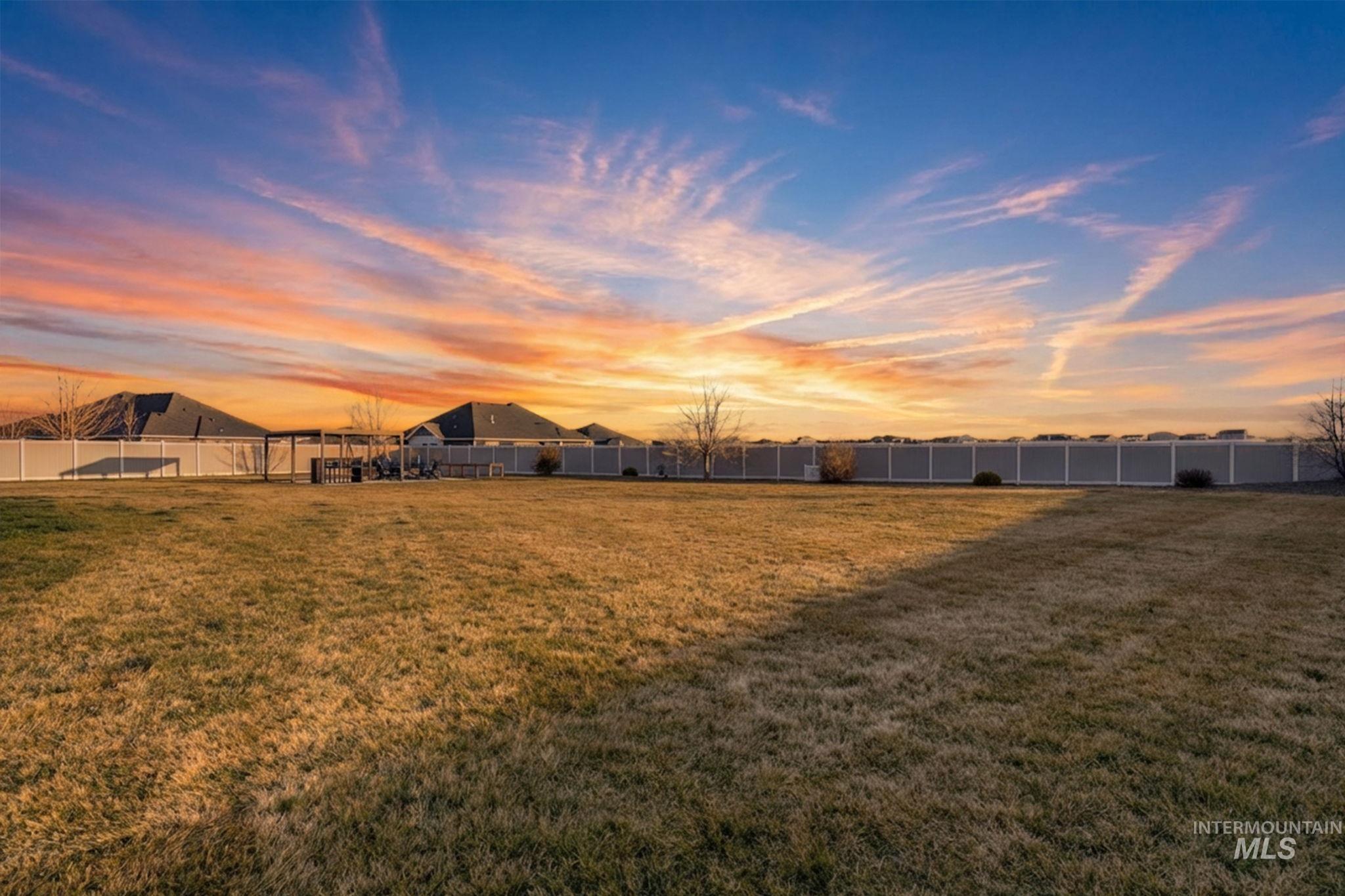 2301 Nordic Avenue Middleton, ID 83644 - Photo 47 of 50 View of yard at dusk