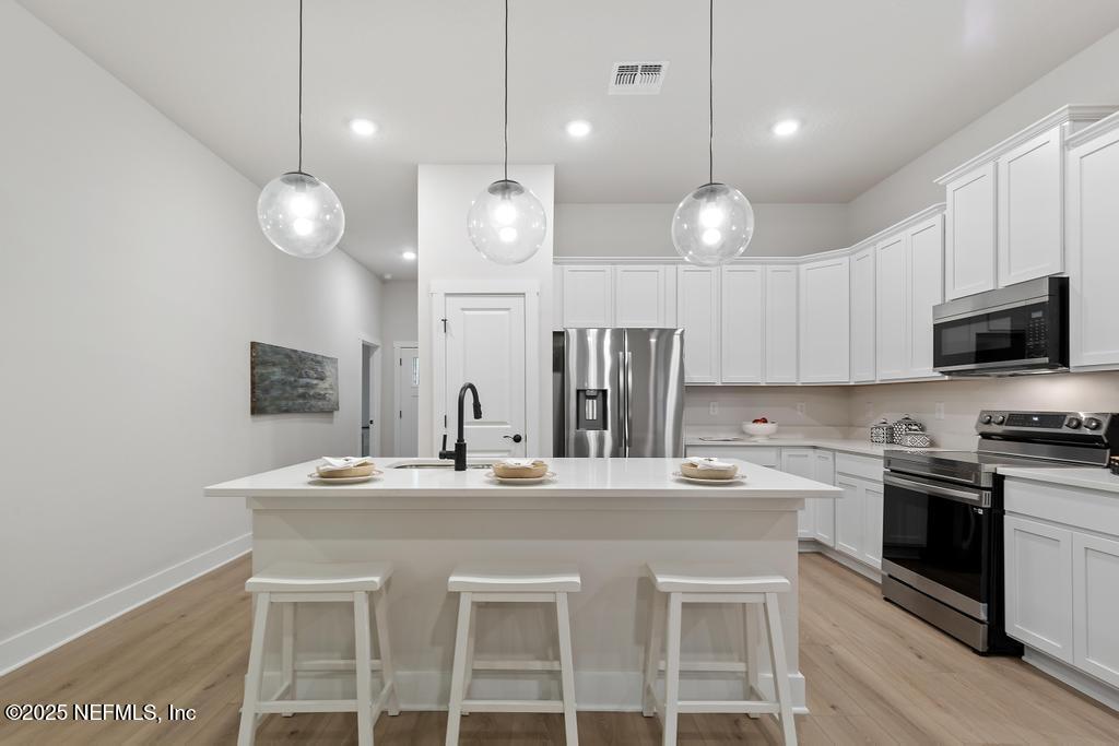 5124 Parete Road South Jacksonville, FL 32218 - Photo 19 of 42 a kitchen with a dining table and chairs