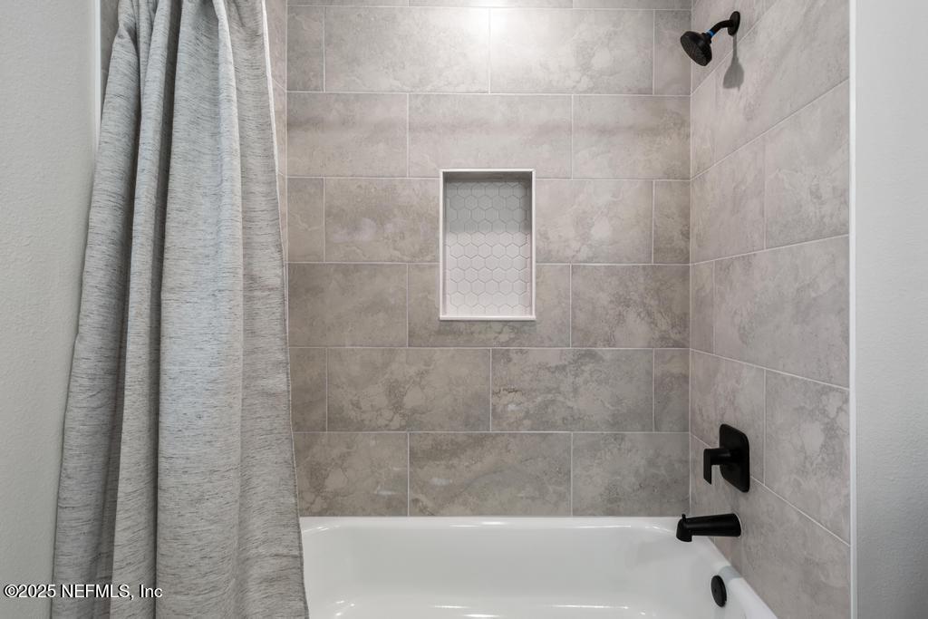 5124 Parete Road South Jacksonville, FL 32218 - Photo 38 of 42 a bathroom with a shower and a bath tub