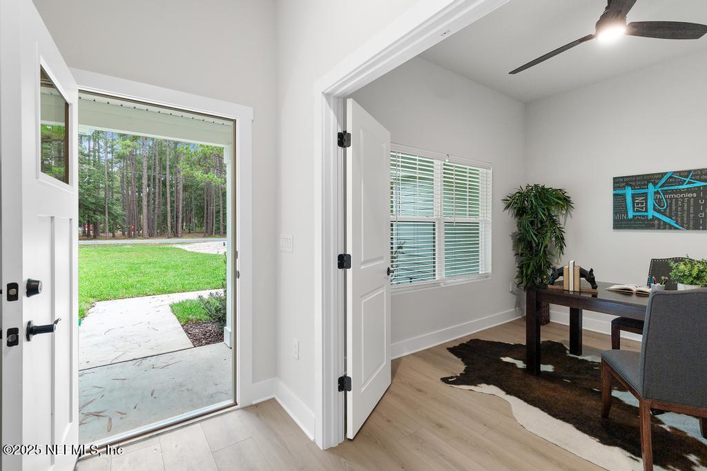 5124 Parete Road South Jacksonville, FL 32218 - Photo 8 of 42 a living room with furniture