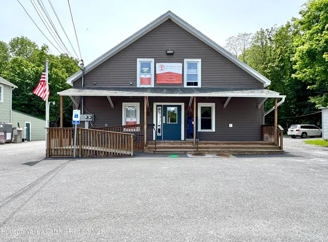 a house view with a outdoor space