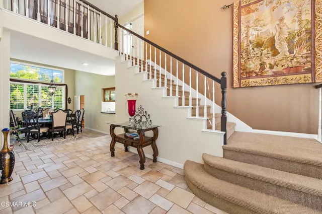 a view of entryway and livingroom with furniture