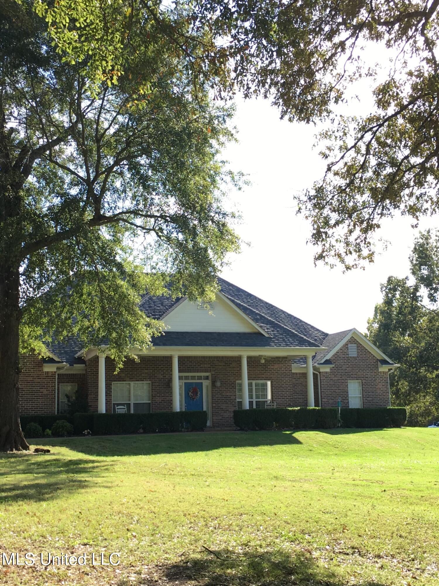 1460 Mcmaster Road Sarah, MS 38665 - Photo 1 of 40 Front of House