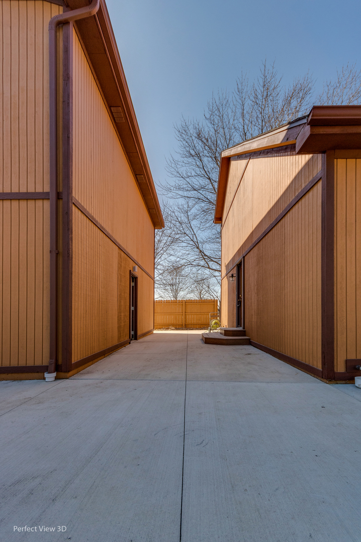 25255 South Tehle Road Elwood, IL 60421 - Photo 26 of 31 a view of a garage with wooden wall