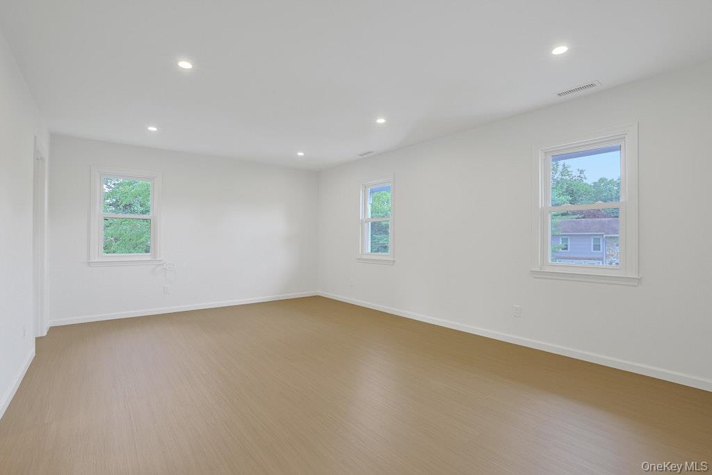 5 Country Ridge Road Scarsdale, NY 10583 - Photo 20 of 35