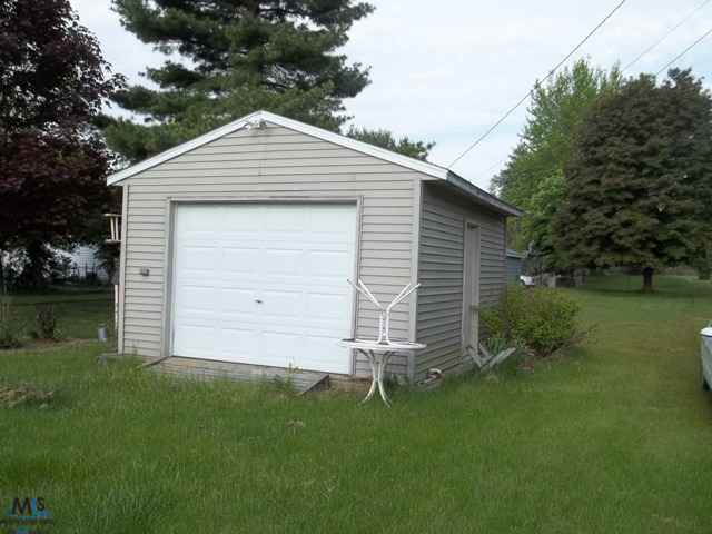 8105 Emigh Road Lexington, MI 48450 - Photo 5 of 22 31162393-4.JPG