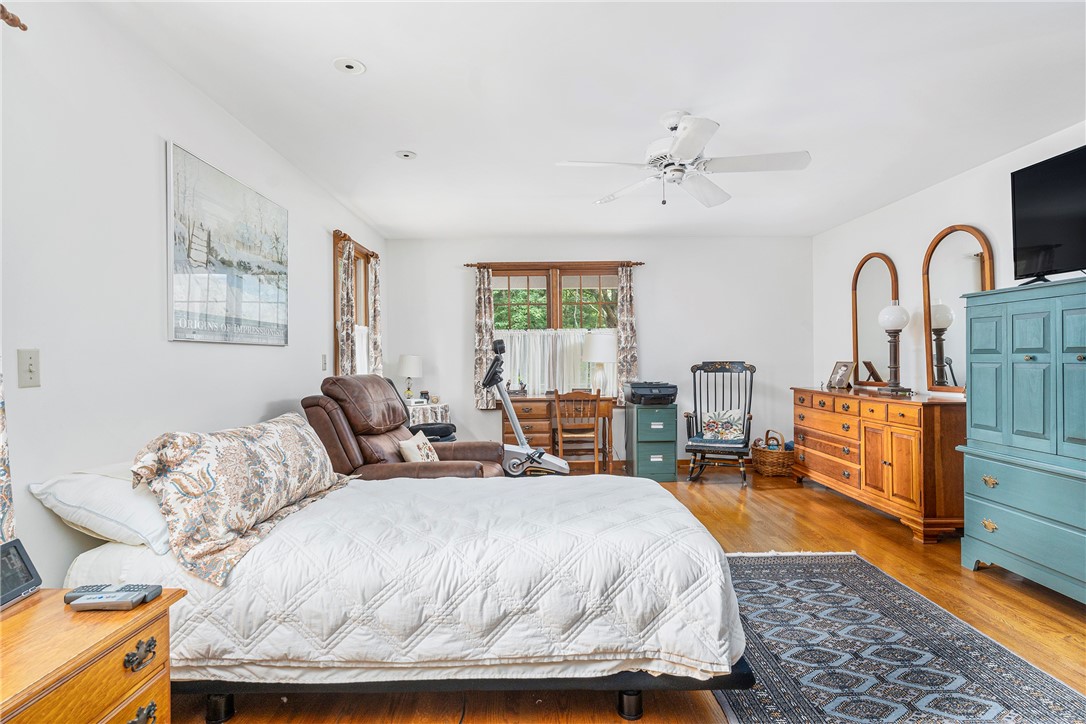 253 Table Rock Road South Kingstown, RI 02879 - Photo 16 of 44 First Floor Master