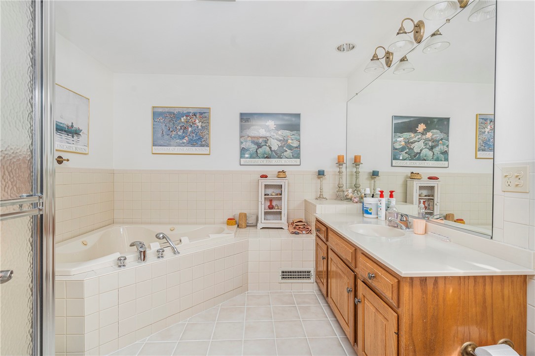 253 Table Rock Road South Kingstown, RI 02879 - Photo 18 of 44 Master Bath