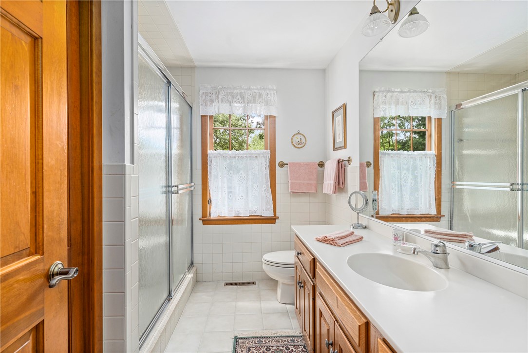 253 Table Rock Road South Kingstown, RI 02879 - Photo 24 of 44 Second Floor Full Bath