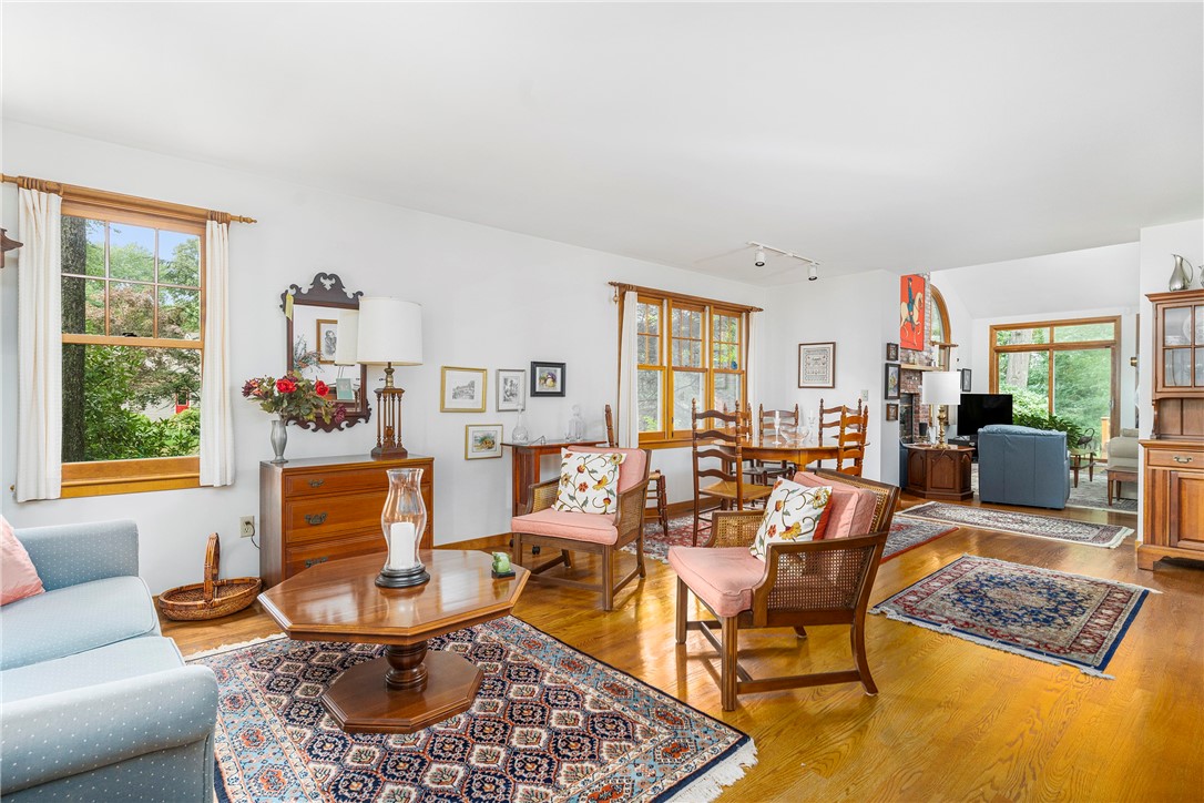 253 Table Rock Road South Kingstown, RI 02879 - Photo 9 of 44 Living Room