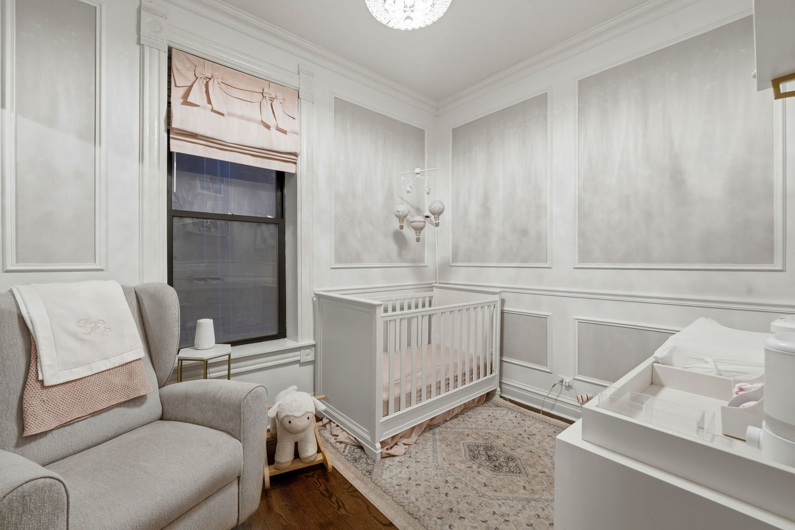 2142 North Racine Avenue, Unit 1 Chicago, IL 60614 - Photo 15 of 30 a living room with furniture