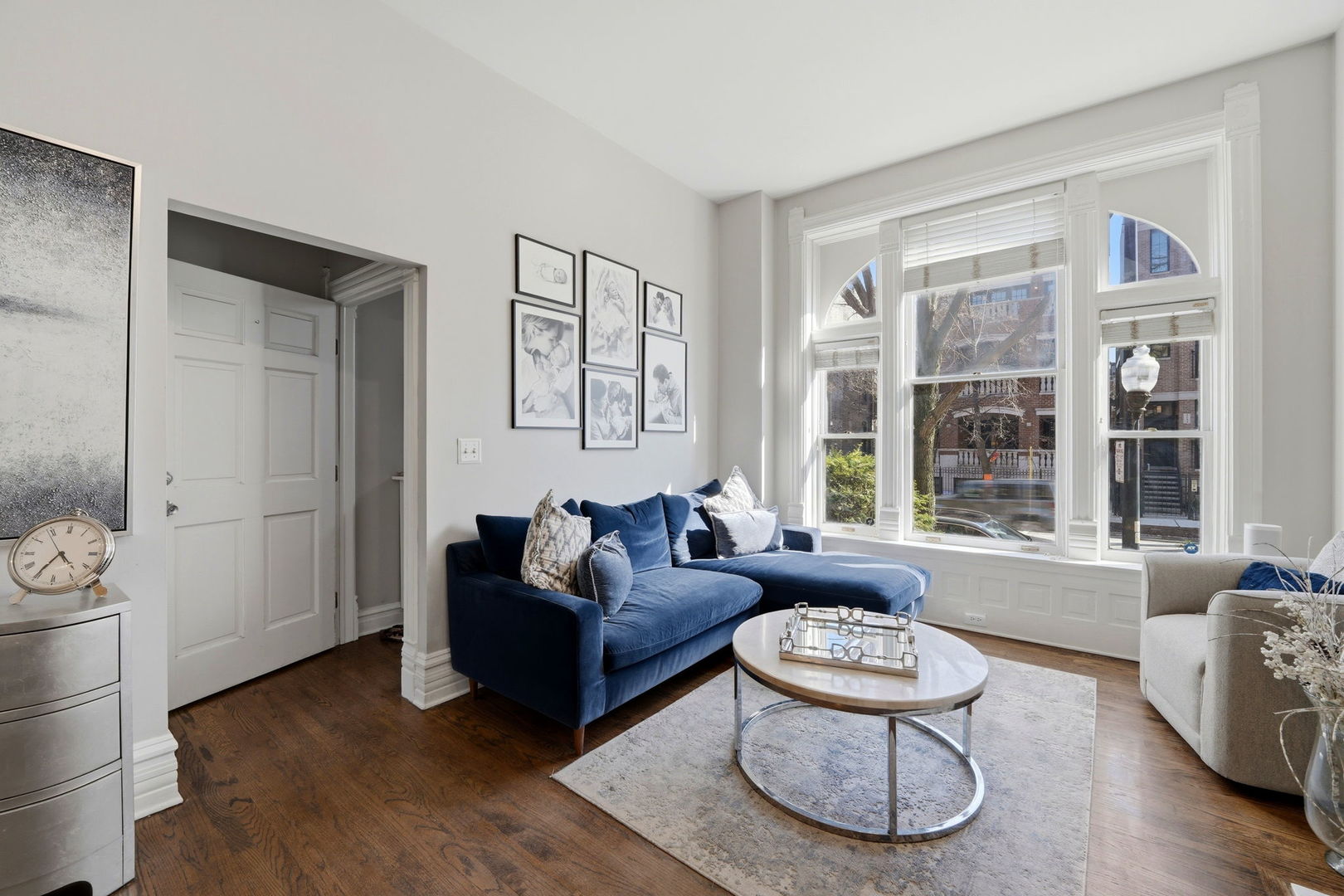 2142 North Racine Avenue, Unit 1 Chicago, IL 60614 - Photo 4 of 30 a living room with furniture and a large window