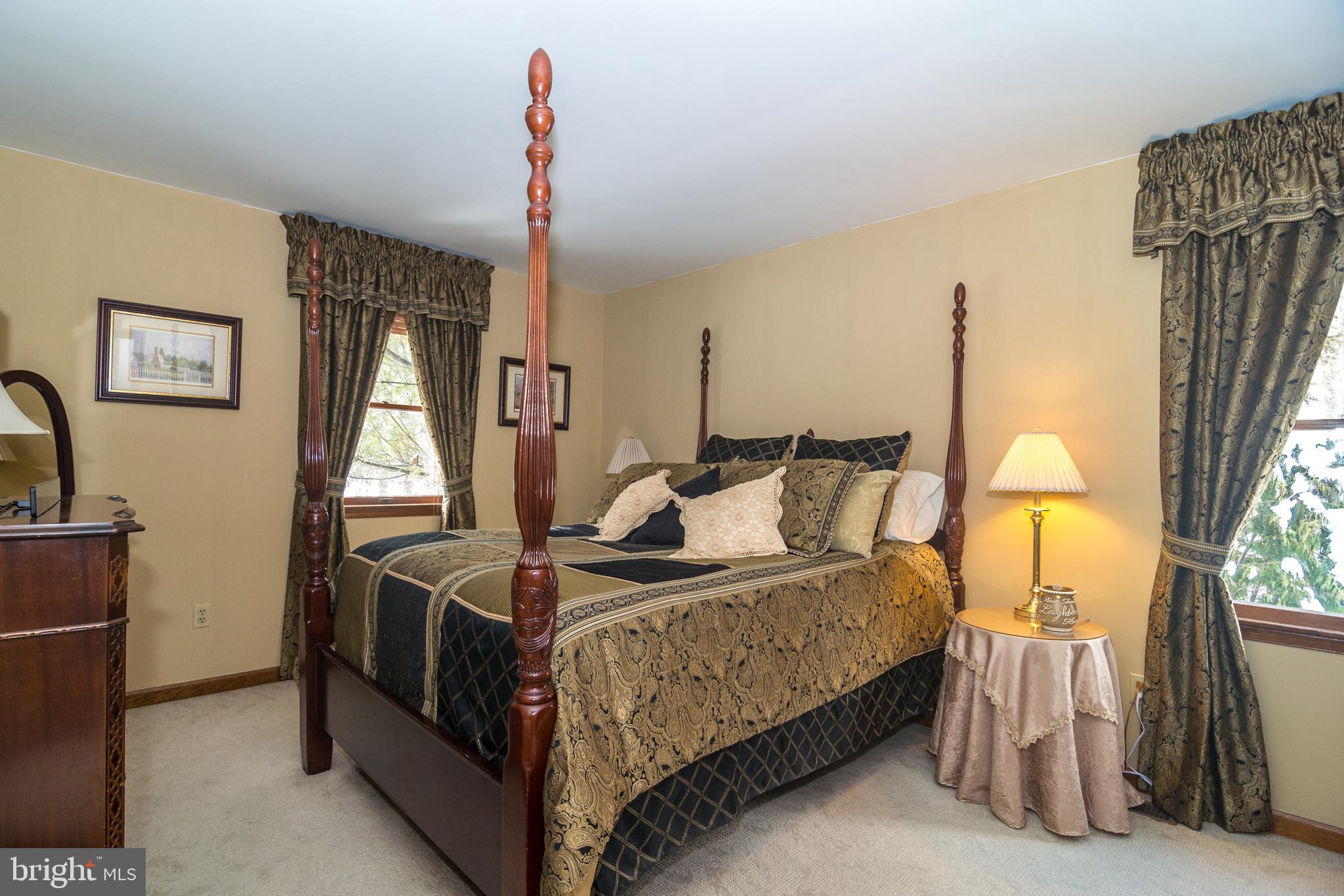 59 Stone Edge Road Sellersville, PA 18960 - Photo 14 of 27 Main Bedroom w/adjoining Bath & Walk-in Closet