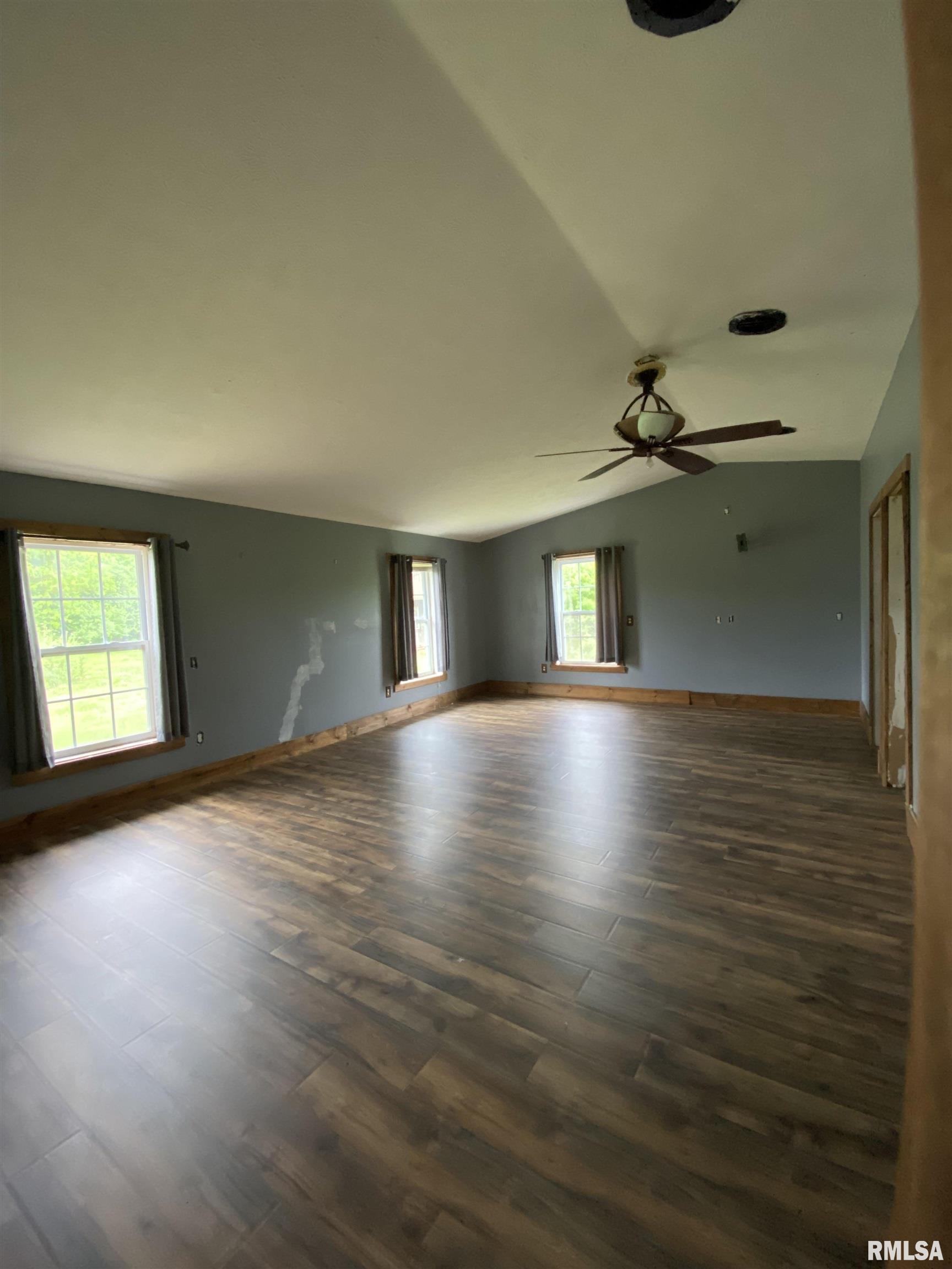 2067 New Lake Road Jacksonville, IL 62650 - Photo 5 of 7