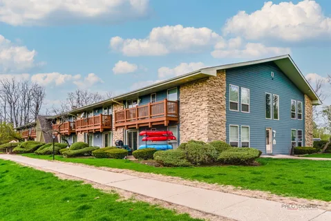 $189,900 | 300 Opatrny Drive, Unit 224, Fox River Grove, IL 60021