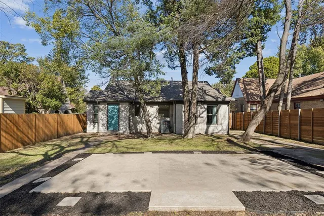 $300,000 | 322 Beckleywood Boulevard, Dallas, TX 75224