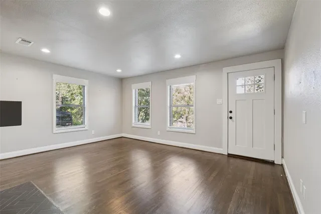 $300,000 | 322 Beckleywood Boulevard, Dallas, TX 75224