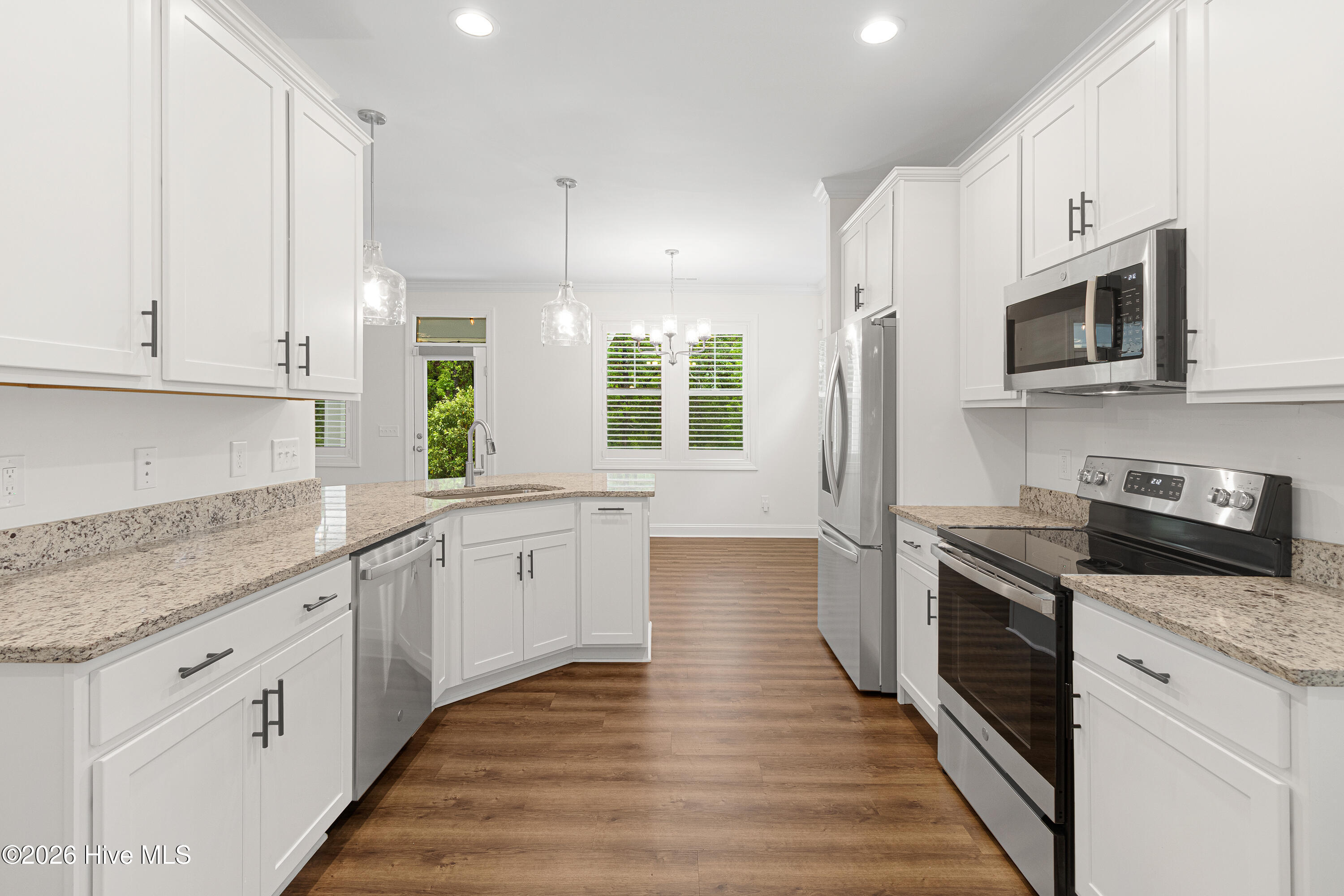140 Freedom Park Road Beaufort, NC 28516 - Photo 11 of 54 Kitchen & Dining Area