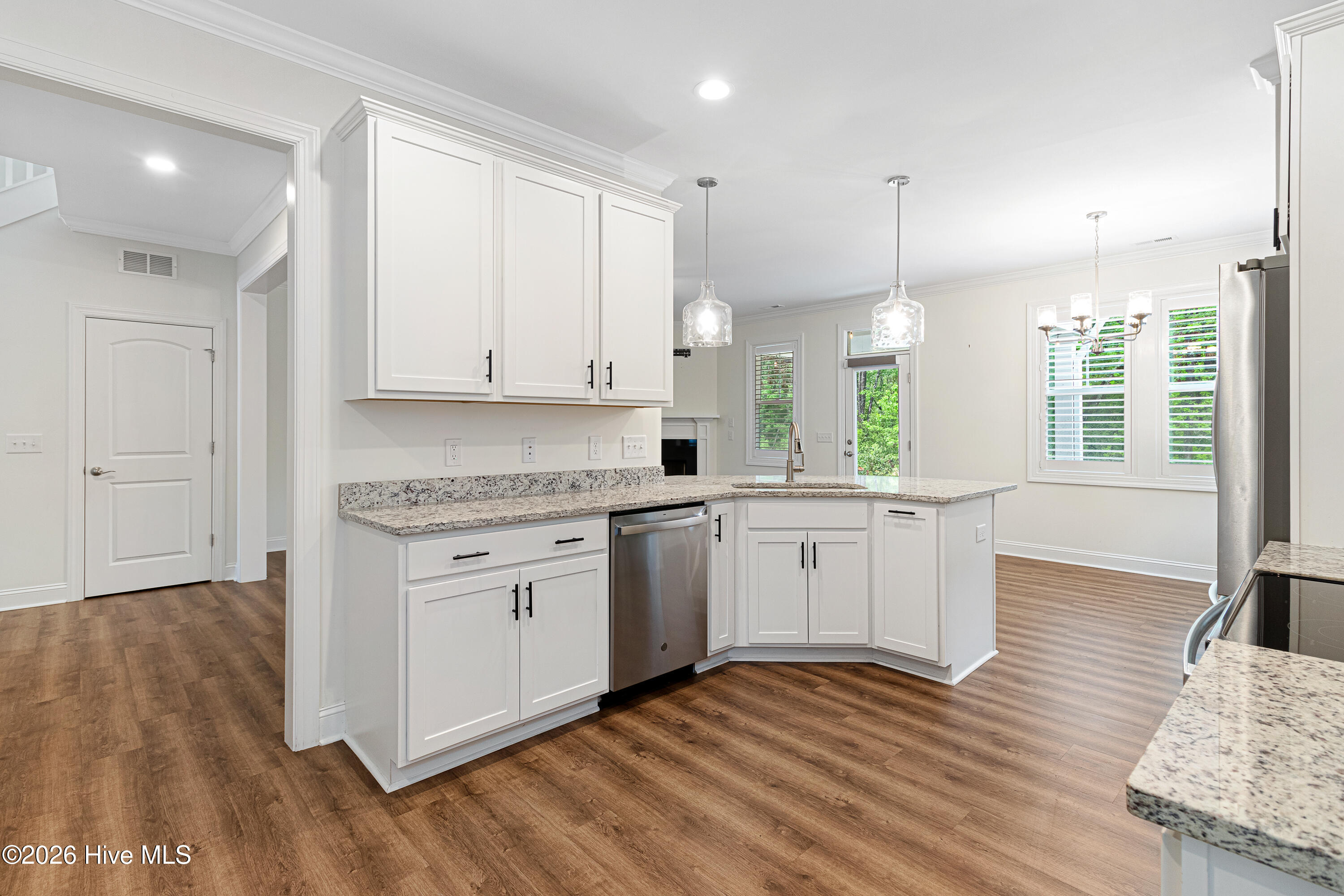 140 Freedom Park Road Beaufort, NC 28516 - Photo 9 of 54 Kitchen & Dining Area