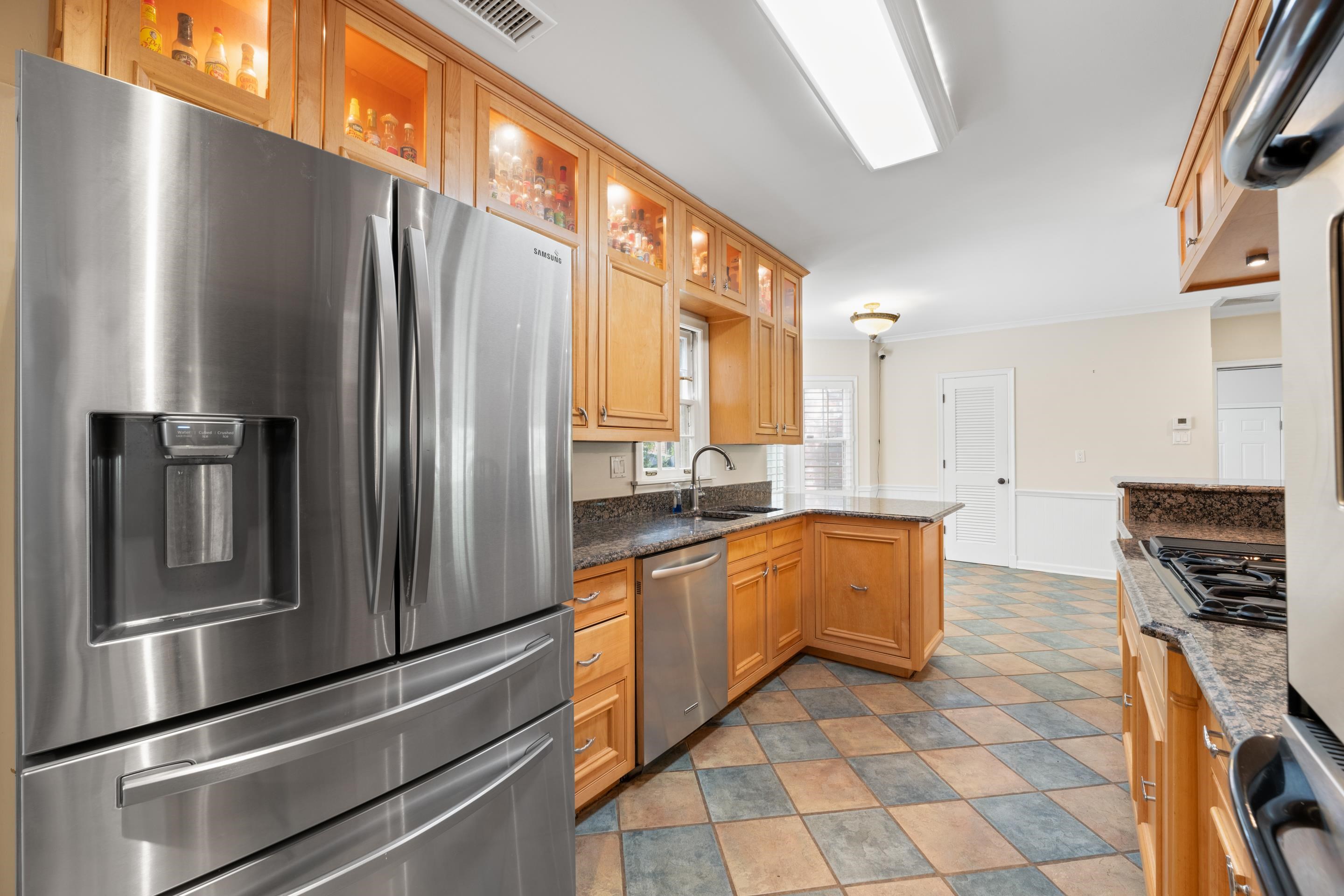 5360 Normandy Road Memphis, TN 38120 - Photo 21 of 40 Kitchen peninsula, double sink, stainless steel appliances