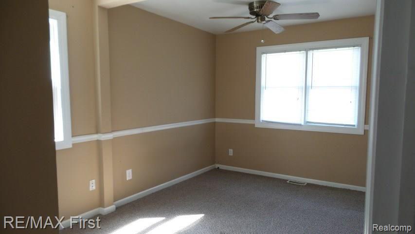 23825 Rausch Avenue Eastpointe, MI 48021 - Photo 6 of 26 20160418_194135.jpg