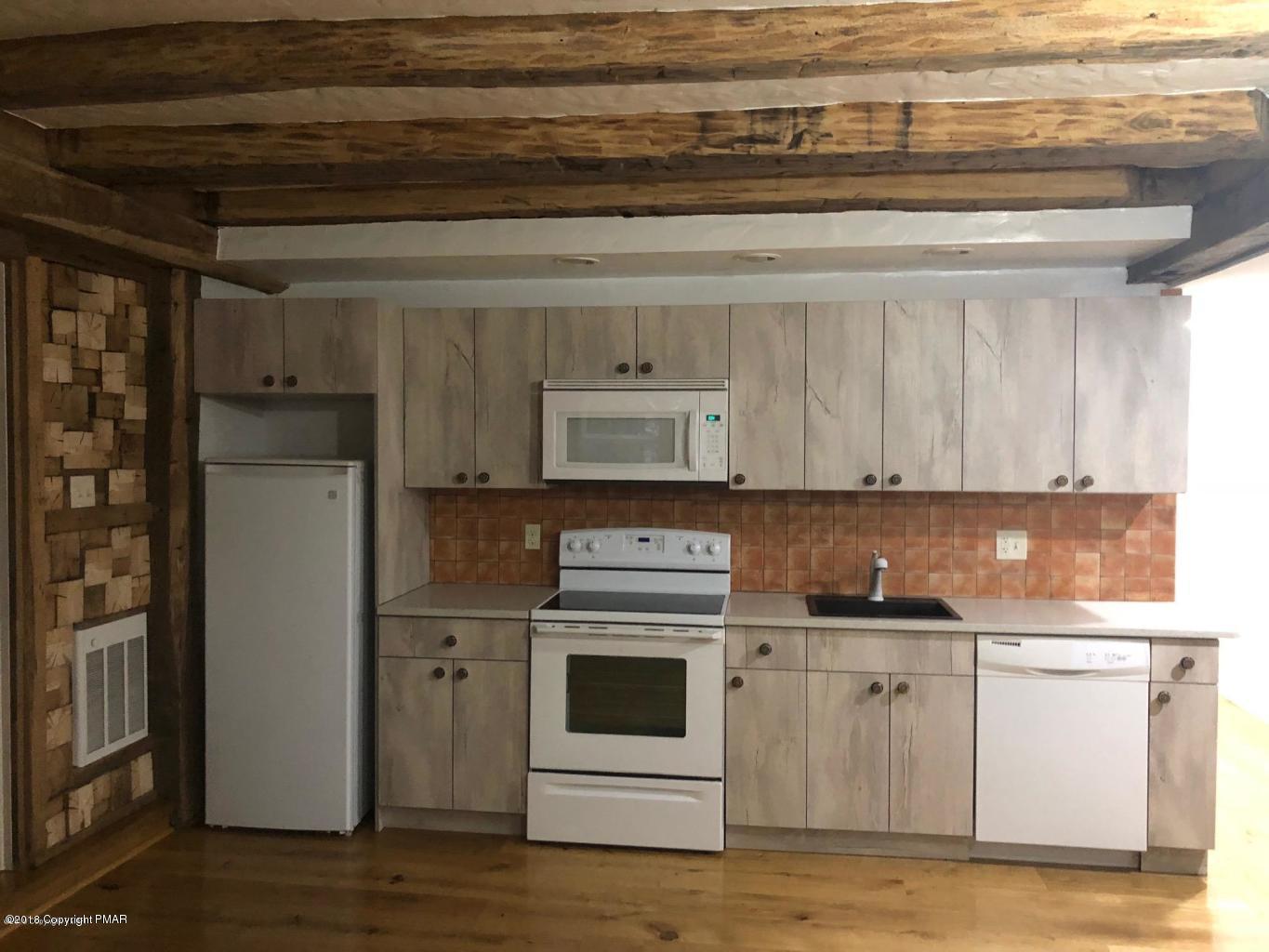116 Belardi Road Mount Pocono, PA 18344 - Photo 14 of 42 kitchen