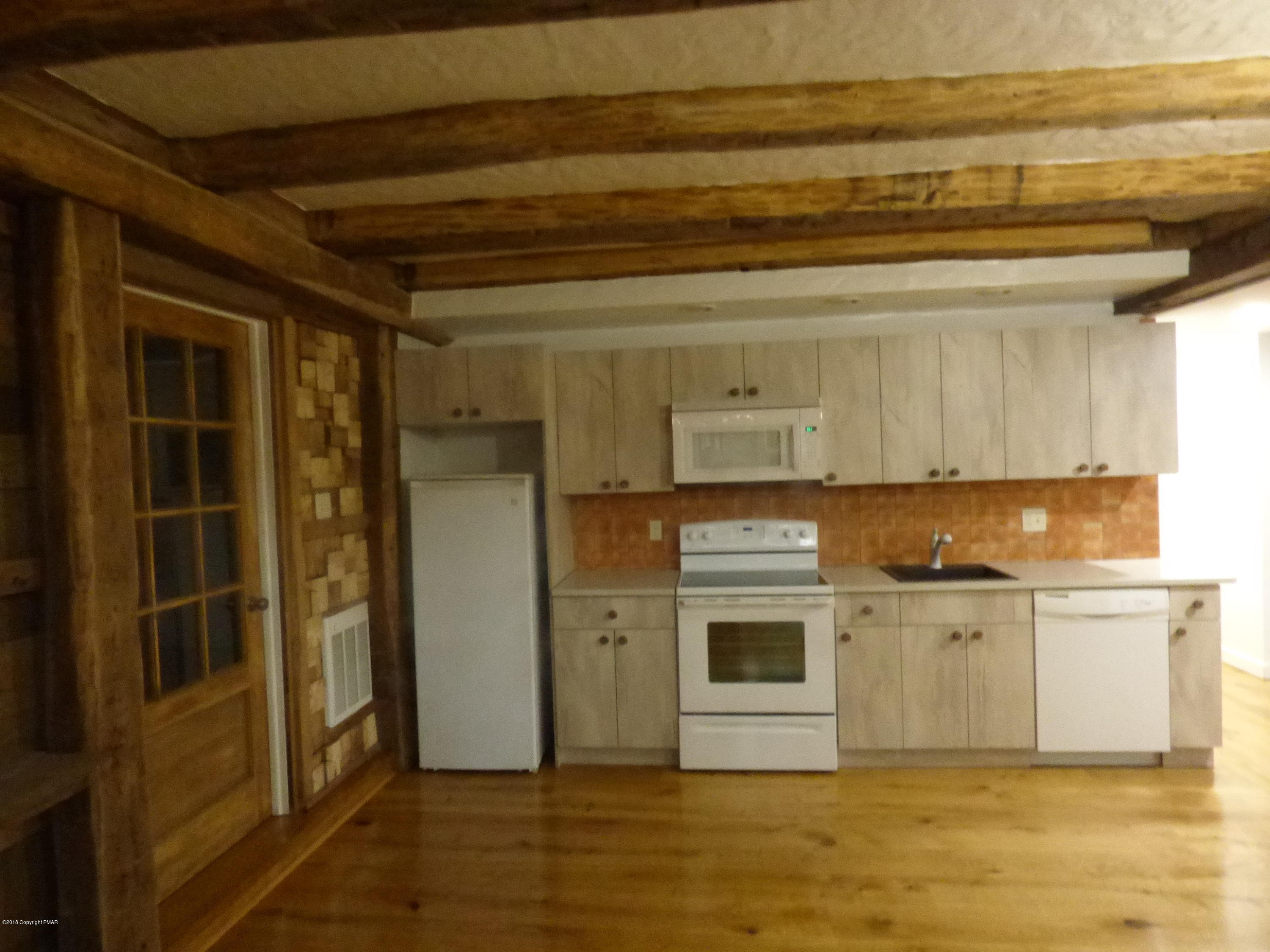 116 Belardi Road Mount Pocono, PA 18344 - Photo 17 of 42 kitchen