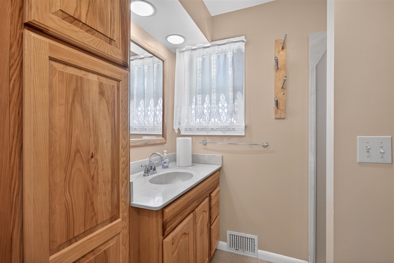 709 Detroit Street Jackson, MI 49201 - Photo 21 of 38