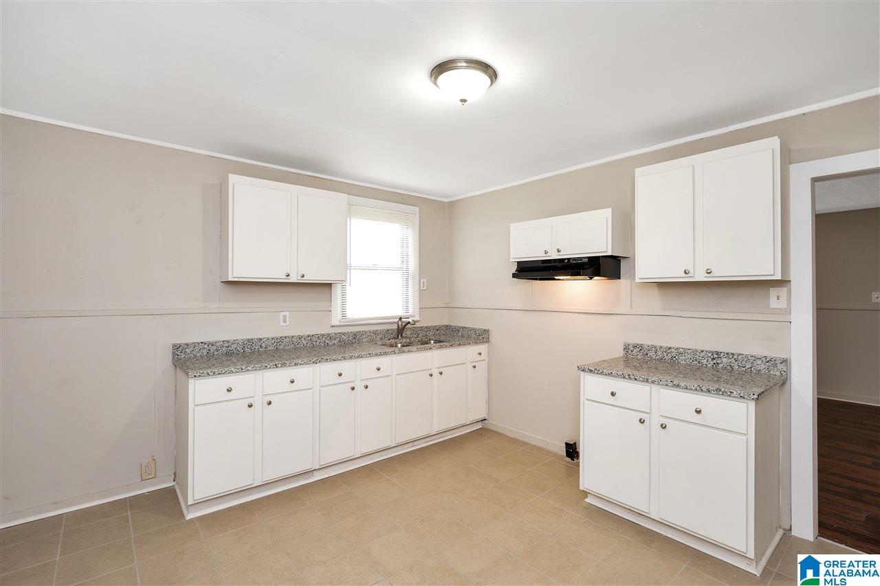 809 West 5th Place Sylacauga, AL 35150 - Photo 4 of 10