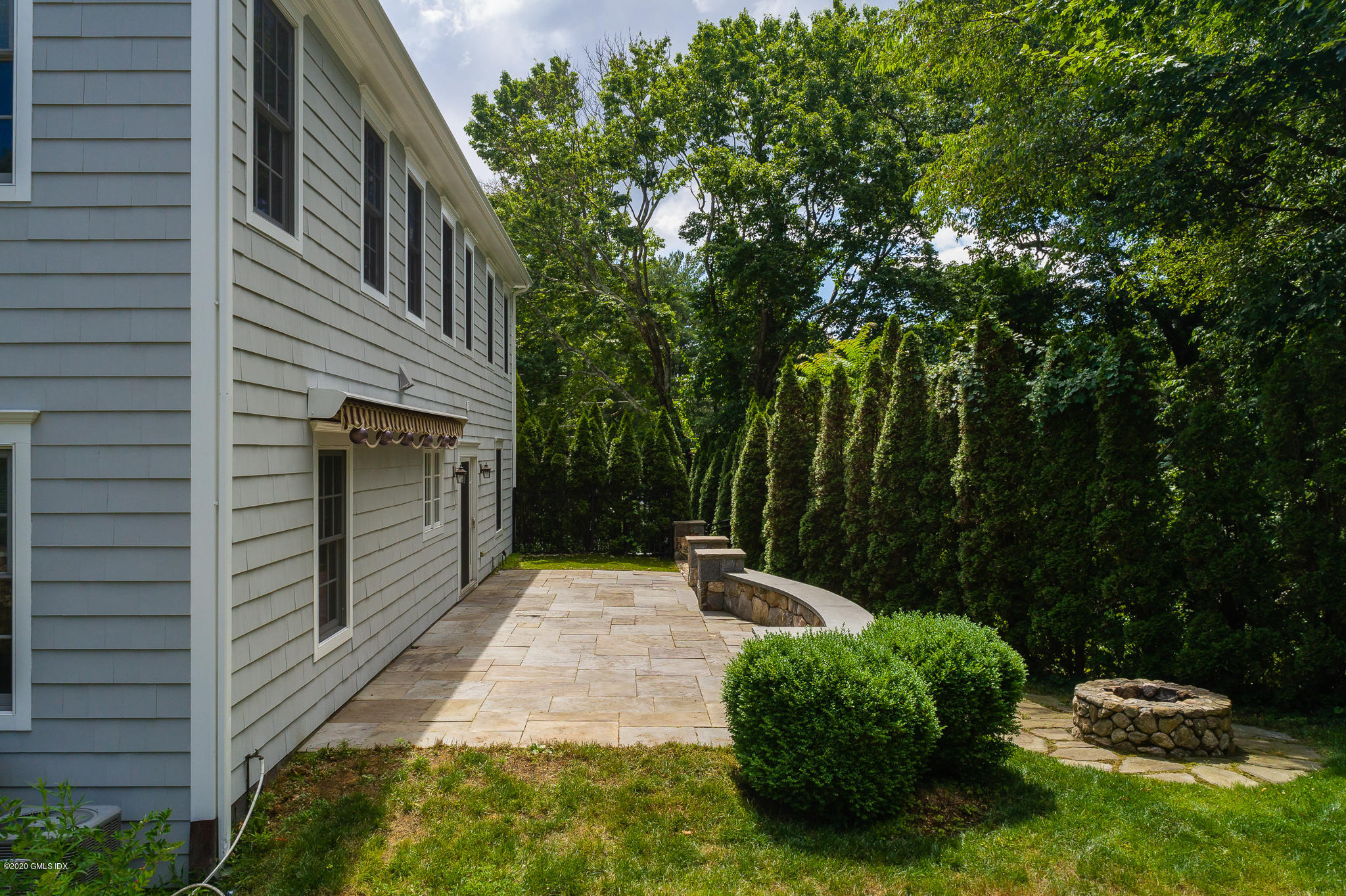 15 Old Orchard Road Riverside, CT 06878 - Photo 23 of 26 a backyard of a house with lots of green space