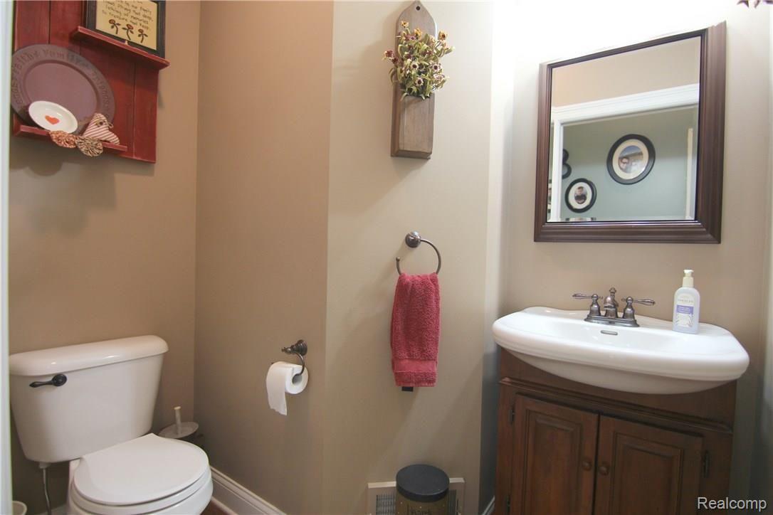 5690 General Squier Road Dryden, MI 48428 - Photo 24 of 40 jGeneral Squire Rd Half Bath.jpg